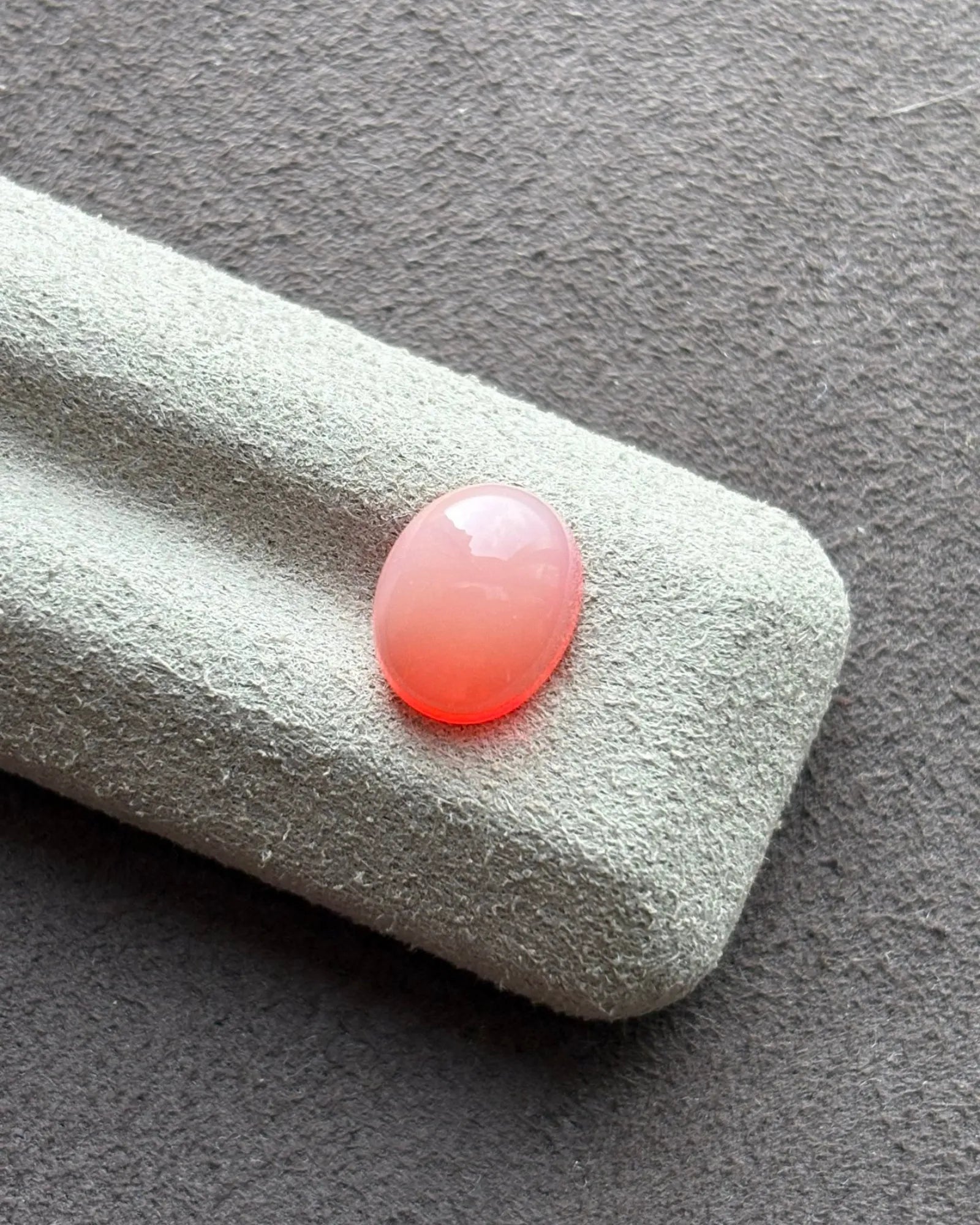 Pink Opal oval cabochon measuring 8.1 × 10 mm | SARATTI
