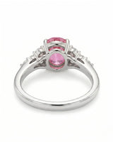 Pink sapphire and diamond engagement ring with feminine style in 18K white gold | SARATTI