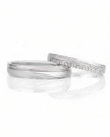 Platinum couple wedding bands featuring elegant wave contours and sophisticated craftsmanship | SARATTI