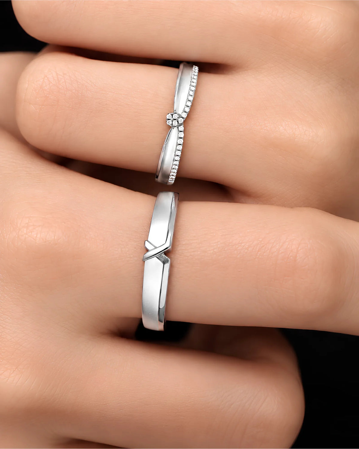 Platinum couple wedding rings featuring intertwined ribbon curves and sophisticated craftsmanship - SARATTI