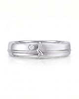 Platinum couple wedding rings featuring smooth bands and refined romantic craftsmanship | SARATTI