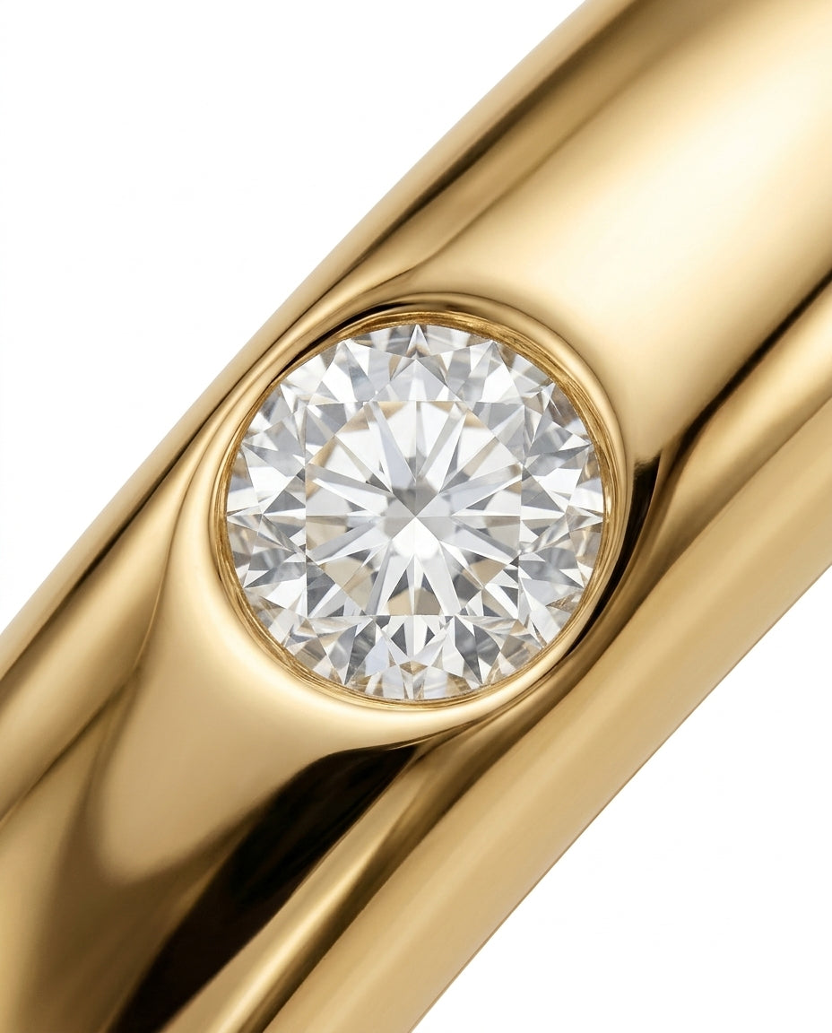 Polished natural diamond band ring in 18K Yellow Gold | SARATTI
