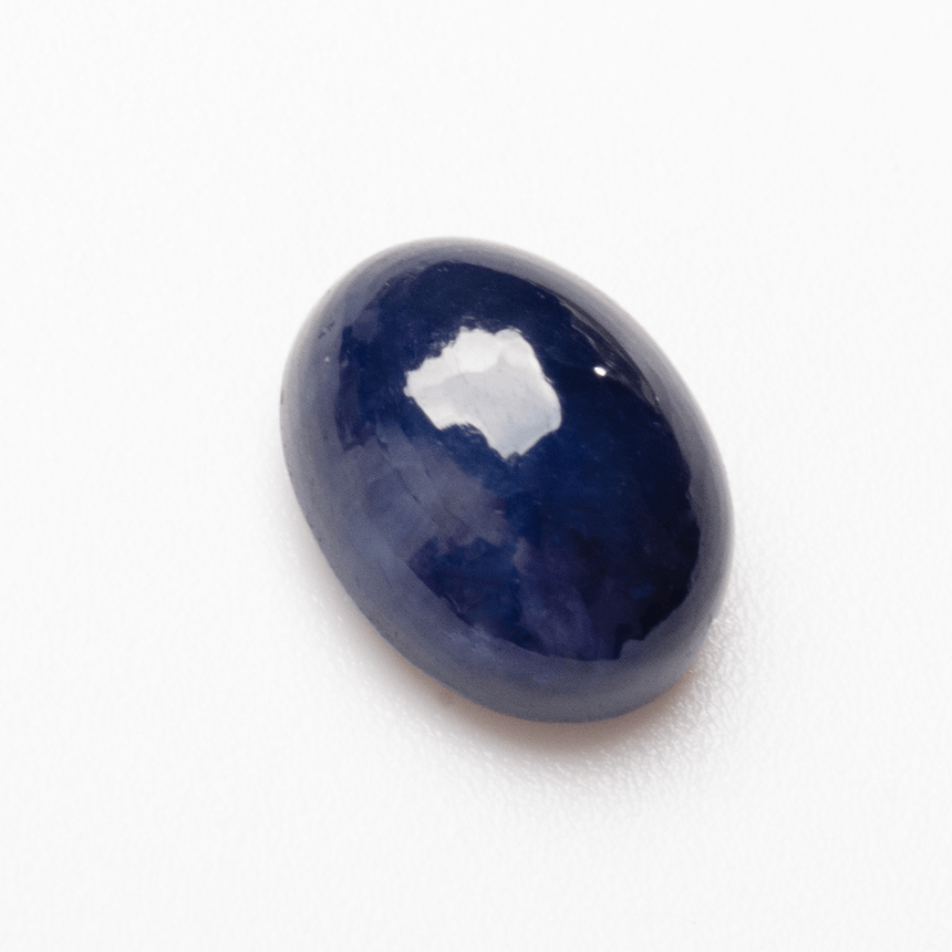 Polished oval sapphire loose stone for engagement ring design | SARATTI