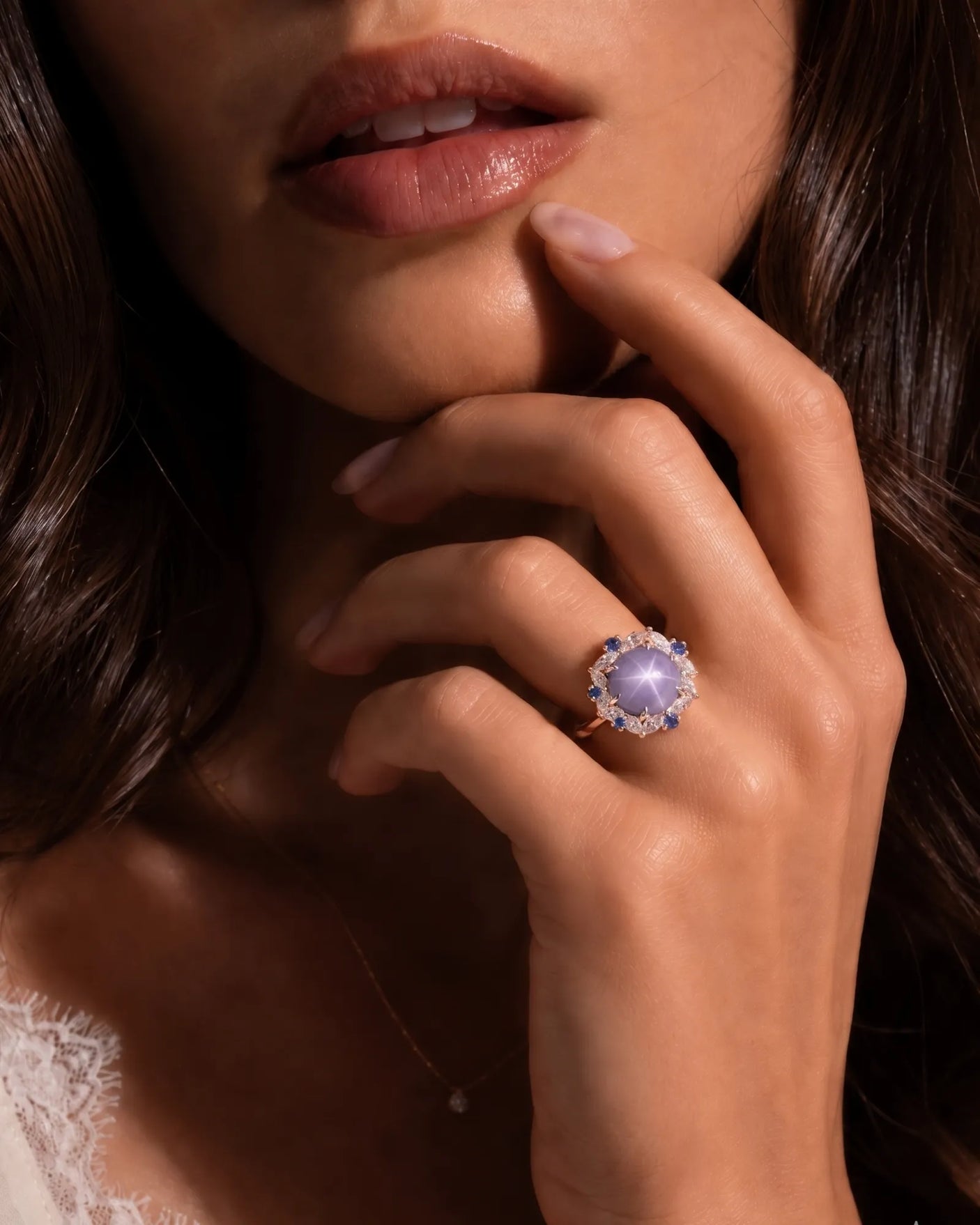Purple sapphire and diamond engagement ring with star effect in 18K rose gold | SARATTI