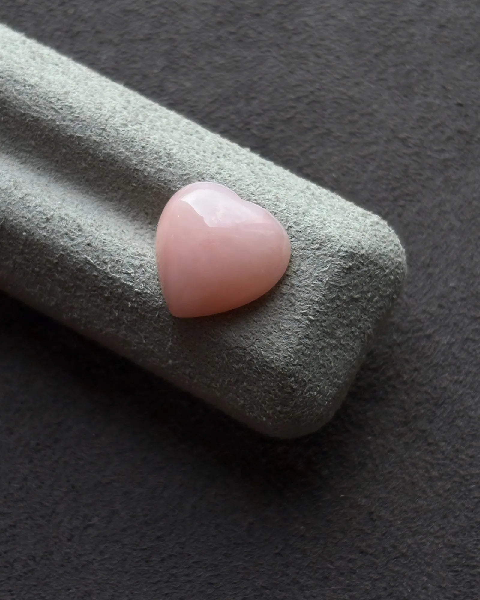 Rear view of 5.76ct Natural Ethiopian Pink Opal heart - SARATTI