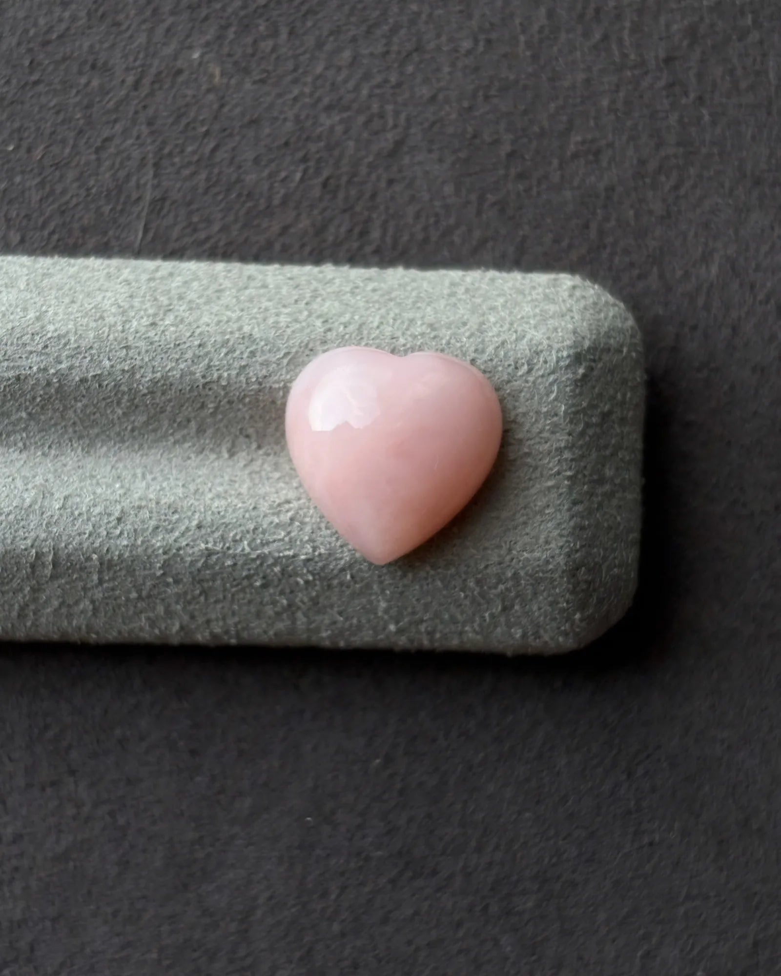 Rear view of 5.76ct Natural Ethiopian Pink Opal heart | SARATTI