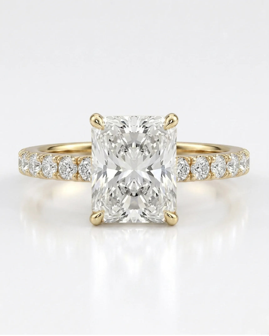 Rectangular radiant-cut natural diamond ring accented by pavé diamonds in warm 18K yellow gold | SARATTI