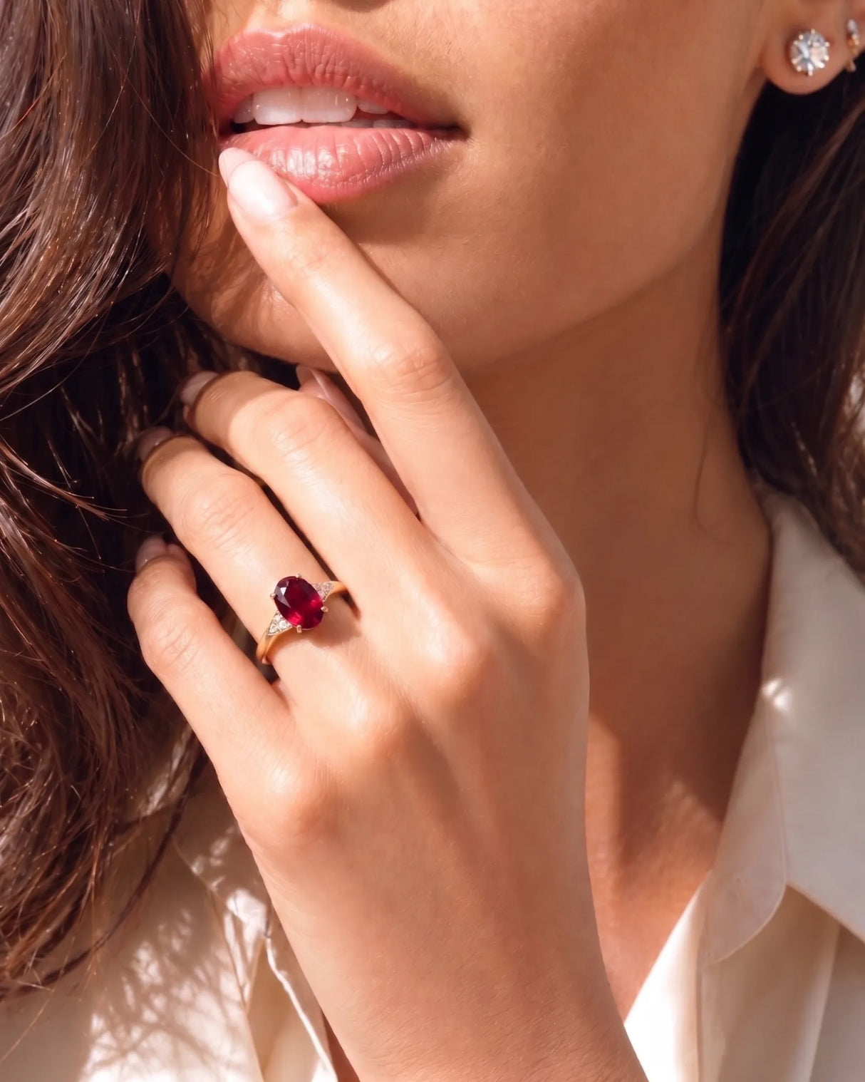 Red garnet engagement ring with tapered diamond shoulders in 18K rose gold | SARATTI