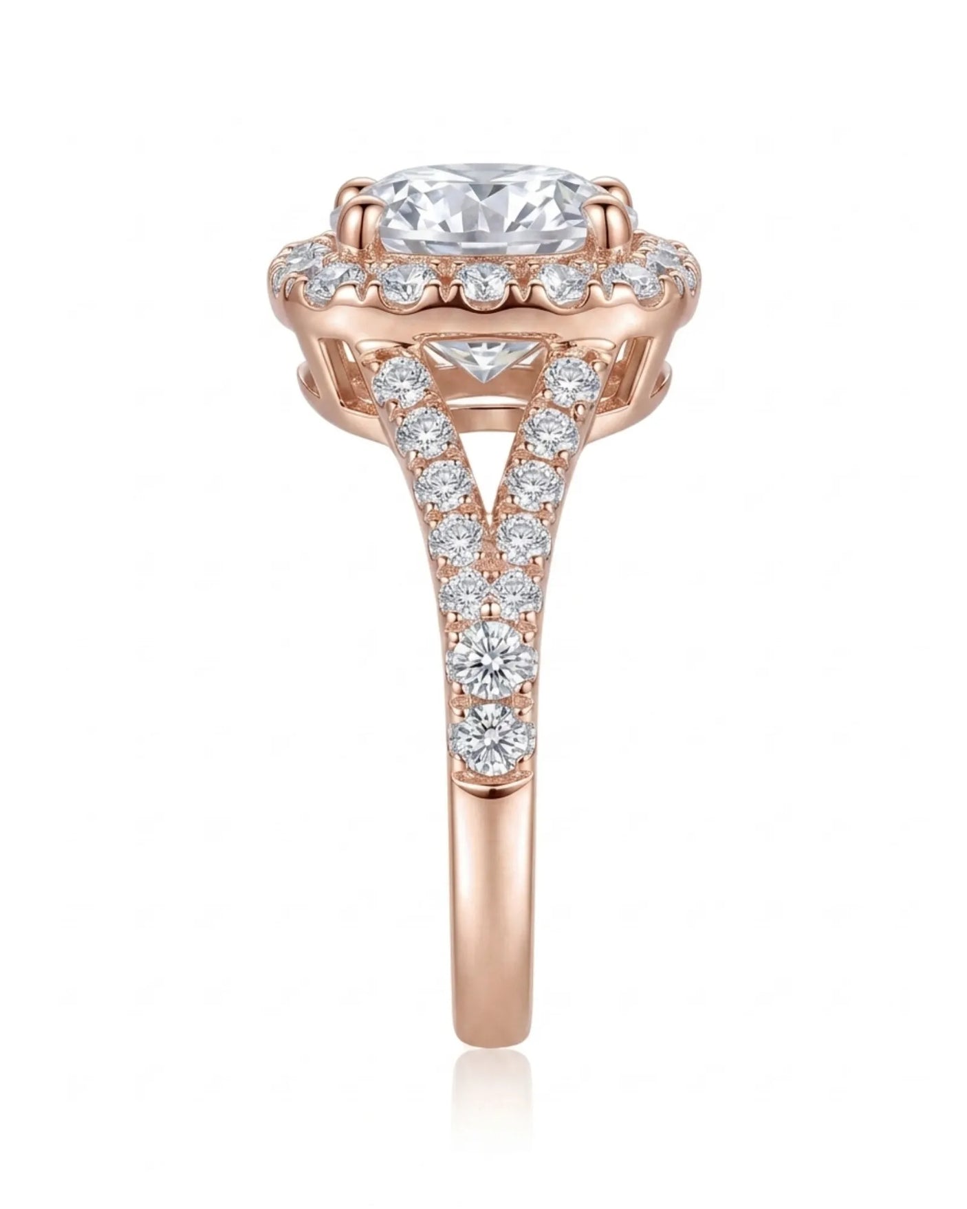 Romantic cushion halo diamond ring with bullhorn prongs and sculpted split shank in 18K rose gold | SARATTI
