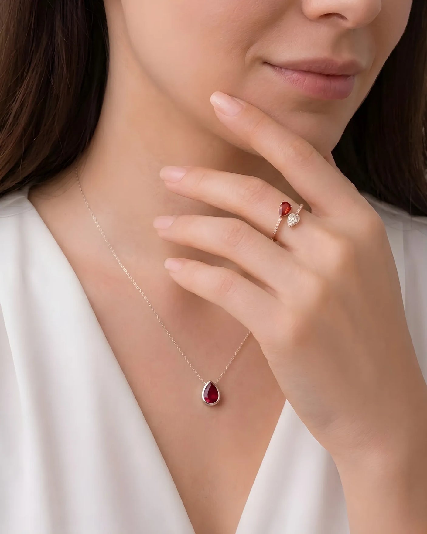 Luxury natural ruby and diamond ring in 18K Rose Gold | SARATTI