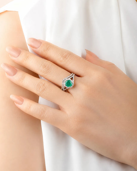 Round emerald bridal set in white gold with colorless moissanite accents and open shoulders | SARATTI