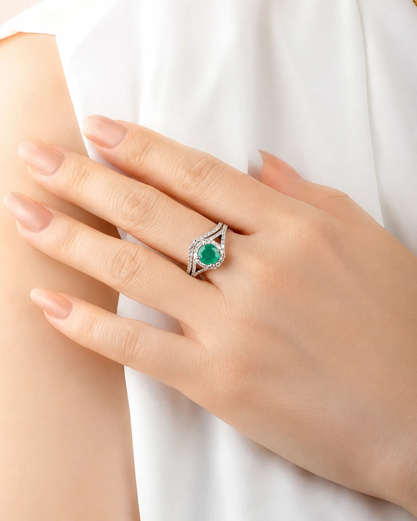 Round emerald bridal set in white gold with colorless moissanite accents and open shoulders | SARATTI