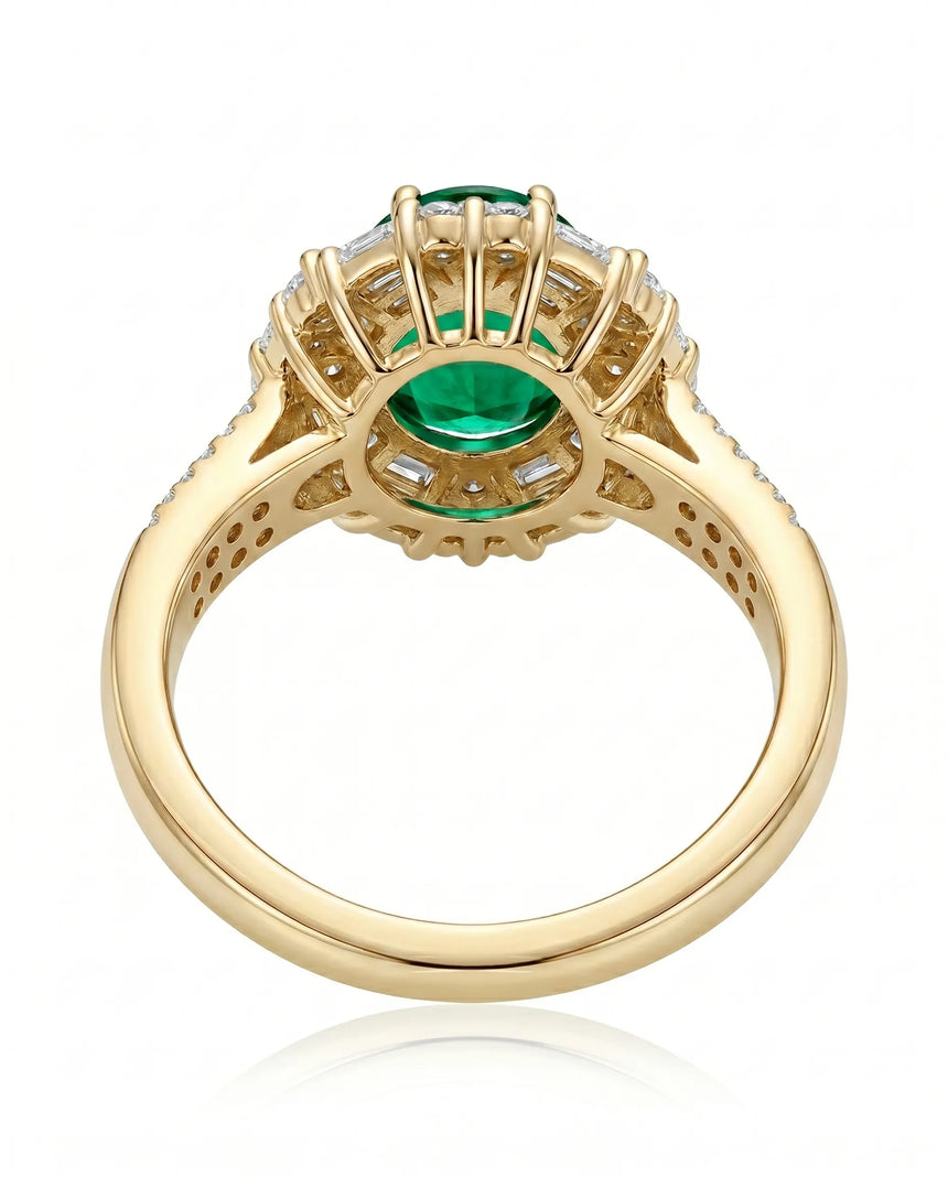 Round emerald ring with baguette diamonds in 18K yellow gold | SARATTI
