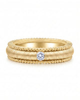 Round natural diamond wedding band framed by intricate textured craftsmanship in warm 18K yellow gold | SARATTI
