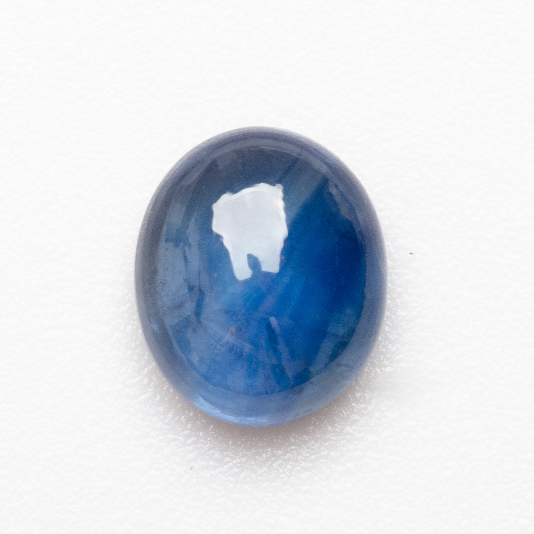 Royal blue cabochon sapphire oval cut for custom jewelry | SARATTI