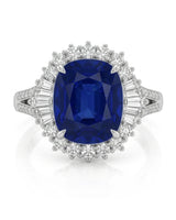Royal blue natural sapphire framed by a radiant diamond halo in polished white gold | SARATTI