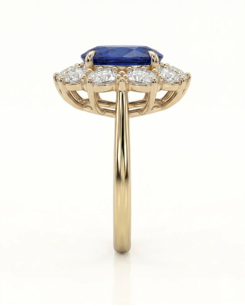 
Royal blue oval sapphire ring with brilliant diamond halo in 18K yellow gold - SARATTI
