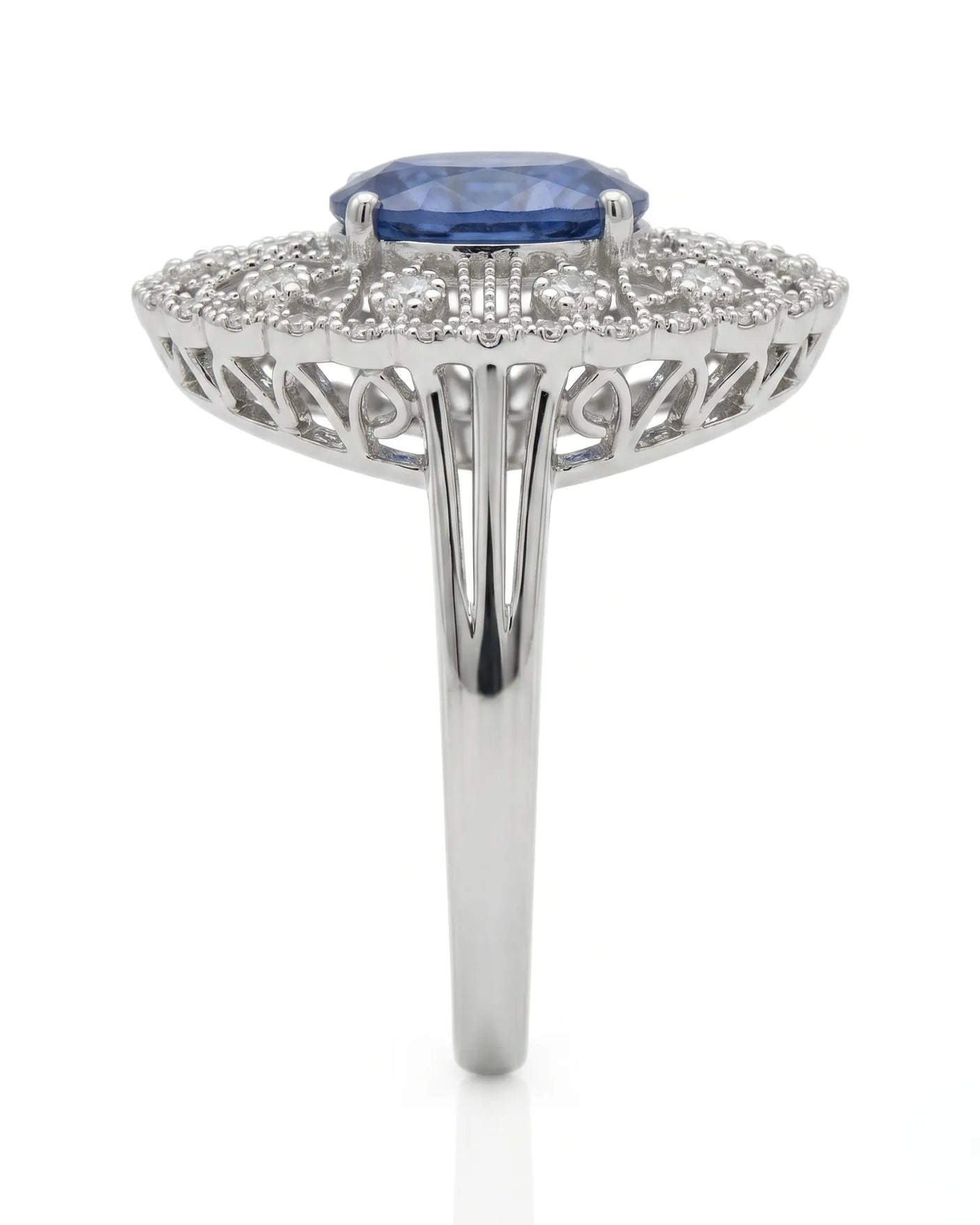Royal blue oval sapphire ring with round brilliant diamonds in enduring platinum | SARATTI