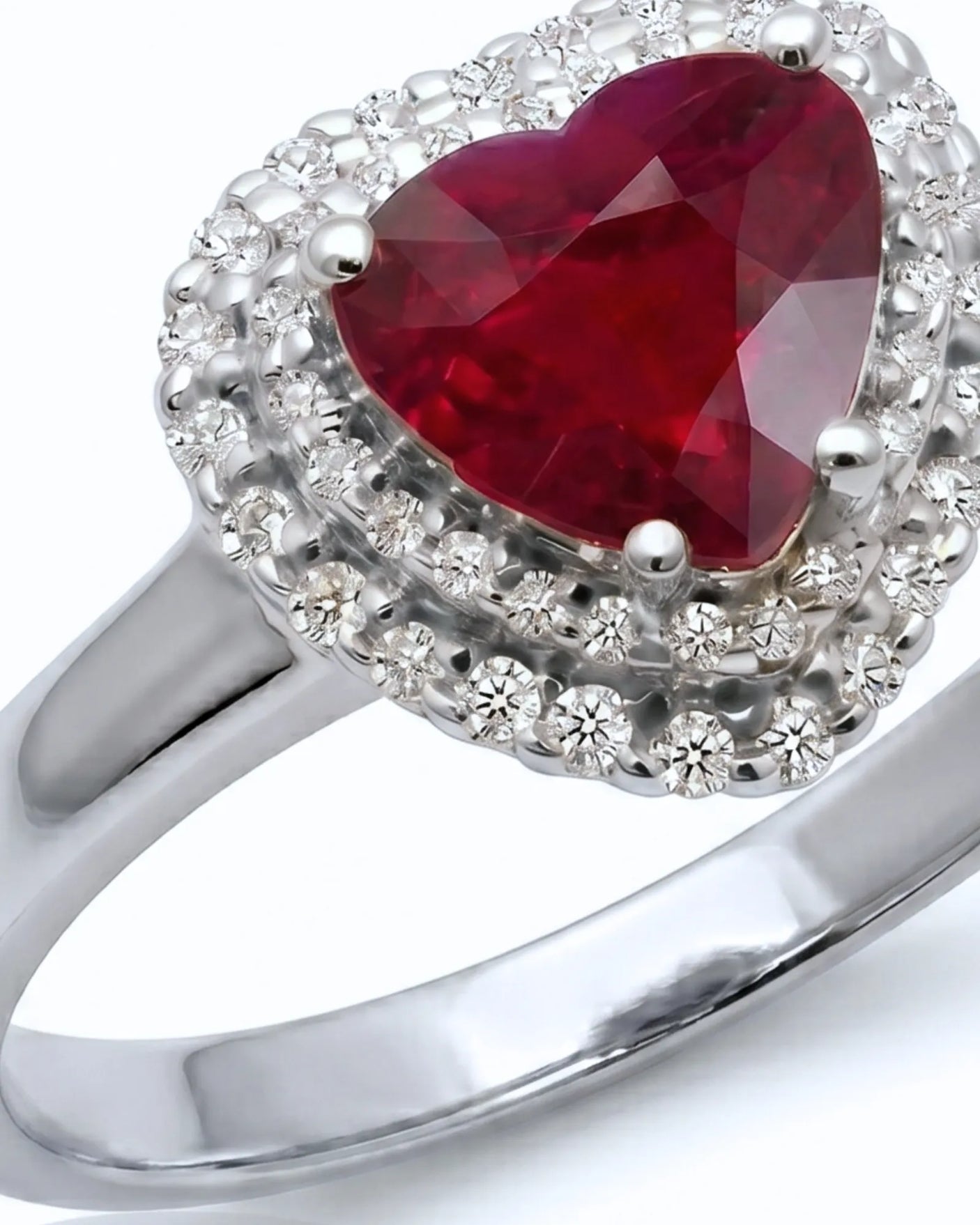 Ruby and diamond anniversary ring with heart shape in refined platinum | SARATTI