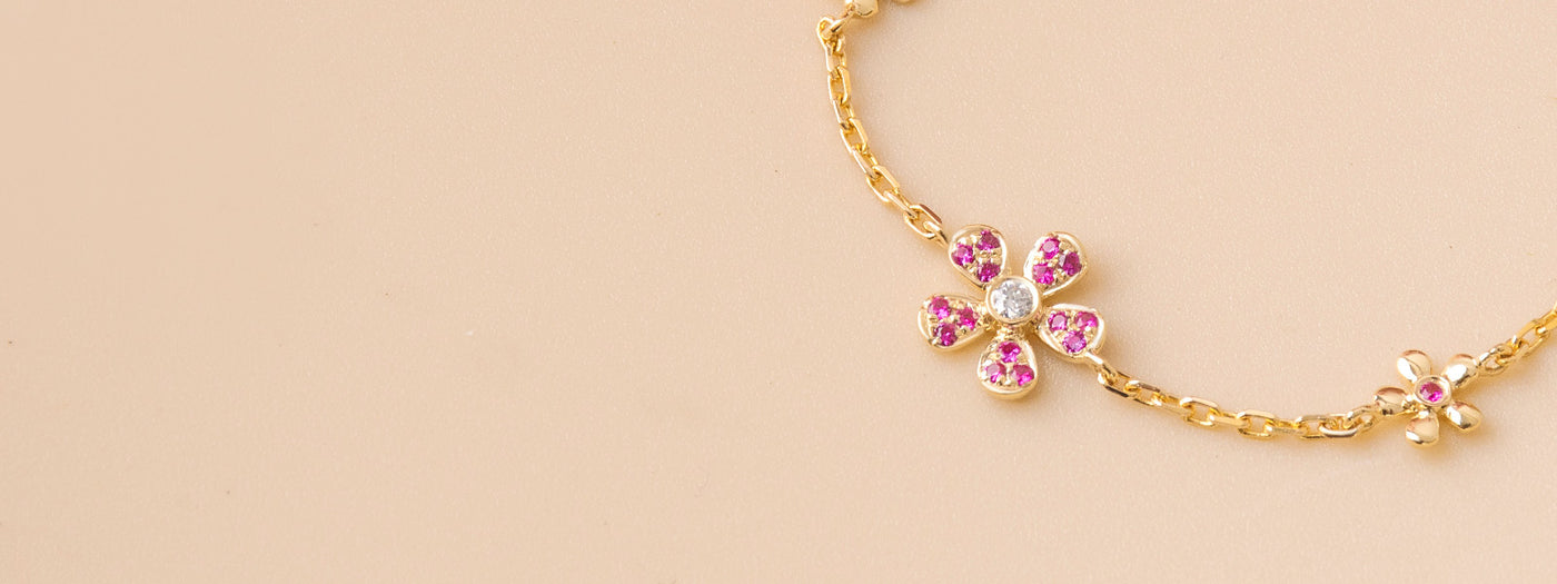 SARATTI Jewelry Essentials — timeless everyday fine jewelry handcrafted for effortless elegance.