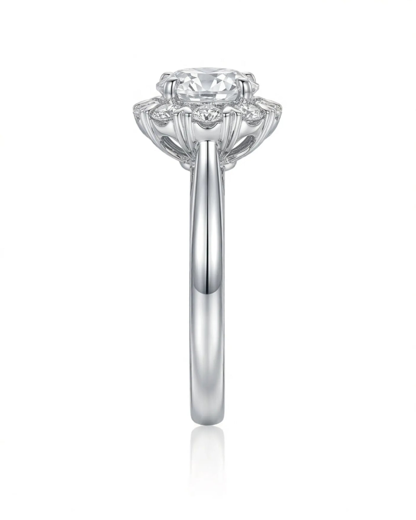 Sadi – Celestial Glow Natural Round Diamond Star Halo Ring