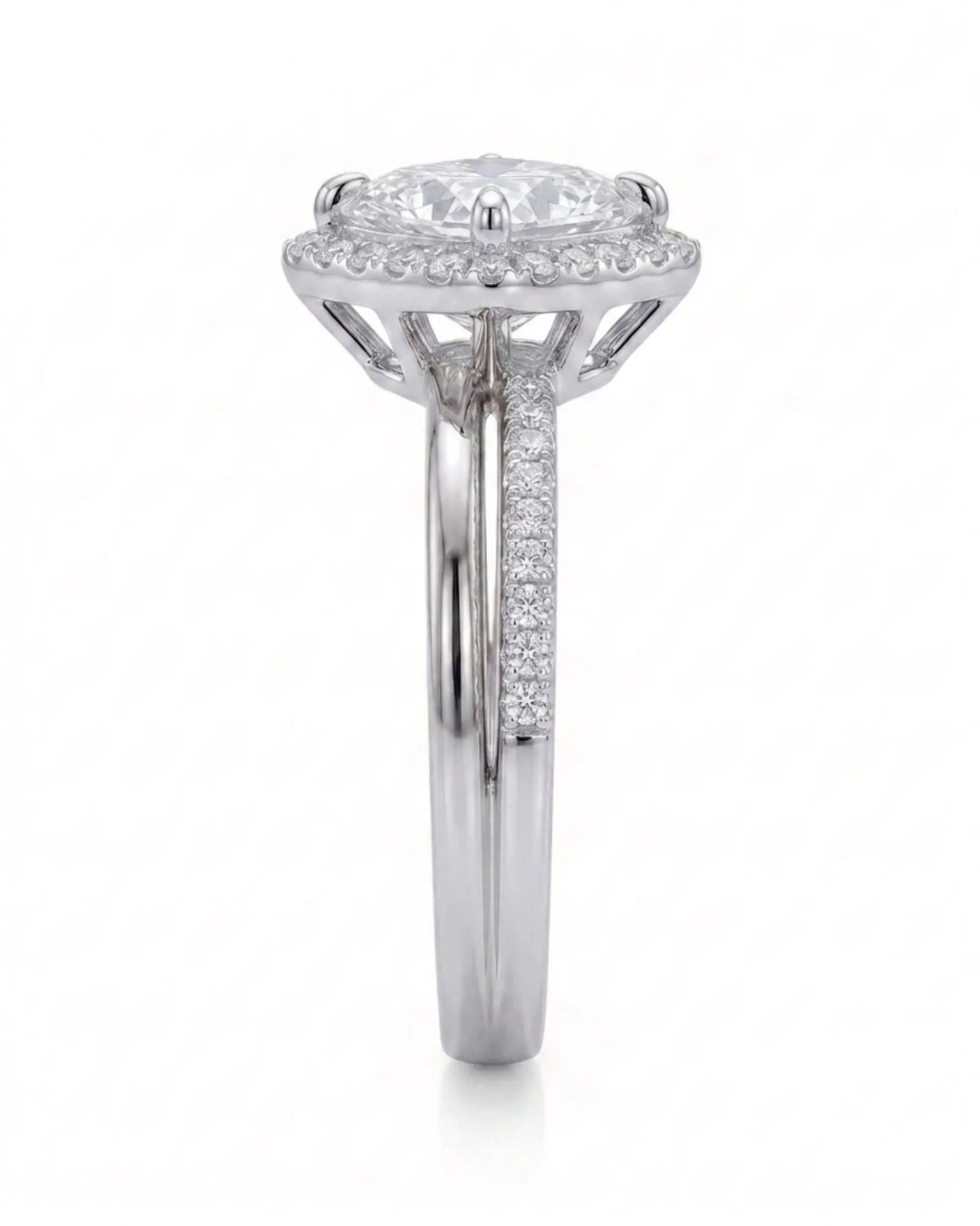 Renea – Majestic Grace Natural Round Diamond Two-Tone Halo Ring