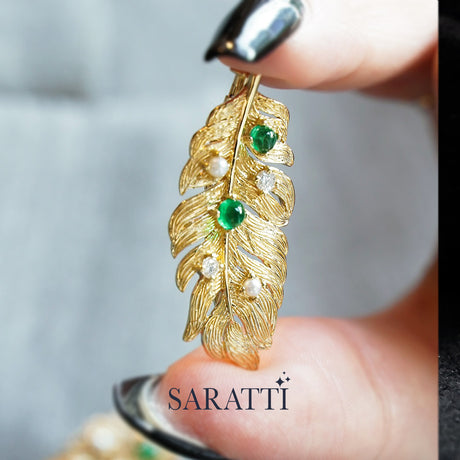 Gold feather brooch with emerald cabochons and diamonds | SARATTI