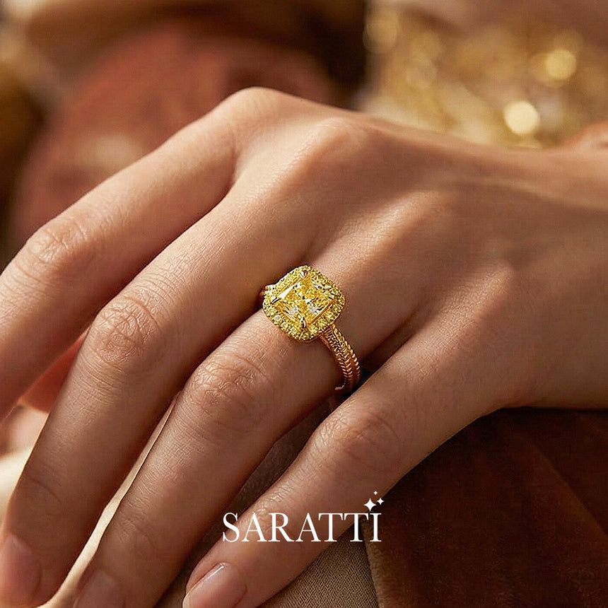 18K Yellow Gold ring on a model | SARATTI