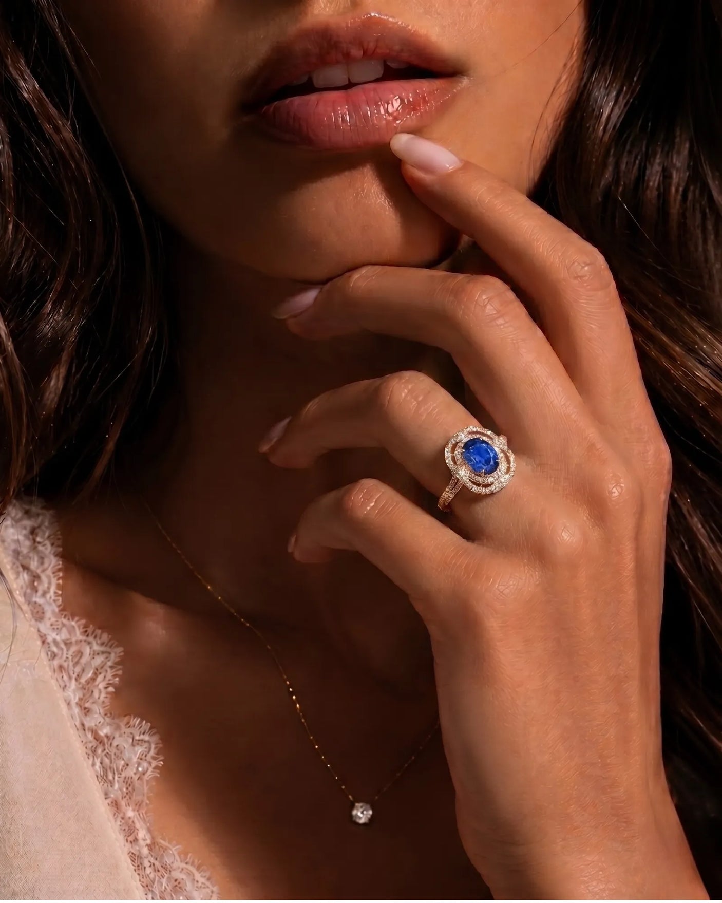 Sapphire and diamond anniversary ring with split shank in 18K rose gold | SARATTI