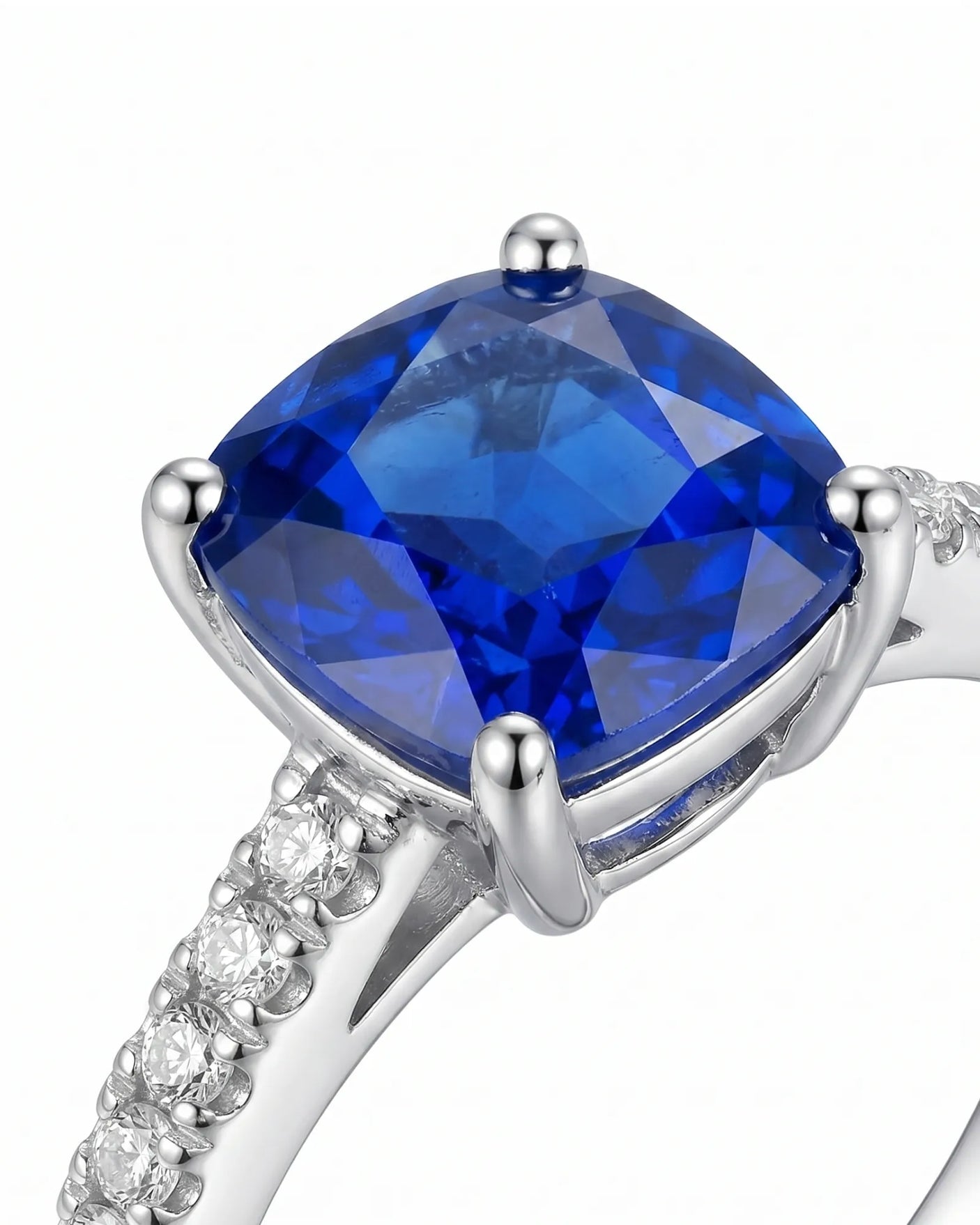 Sapphire and diamond engagement ring with modern prong setting in platinum | SARATTI