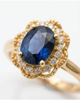 Sapphire and diamond engagement ring with scalloped halo in yellow gold | SARATTI
