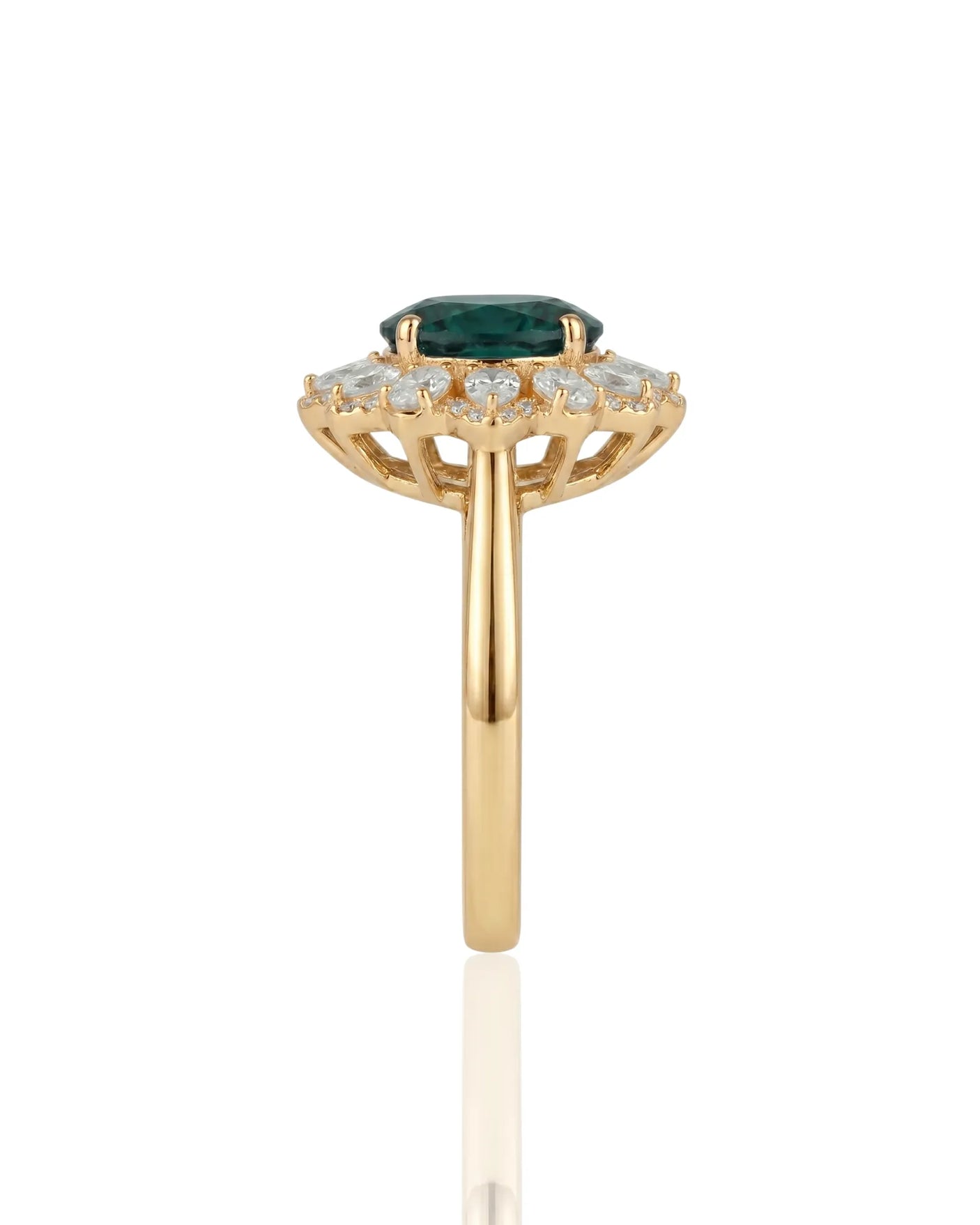 Sapphire and diamond gift ring with floral halo design in 18K yellow gold | SARATTI