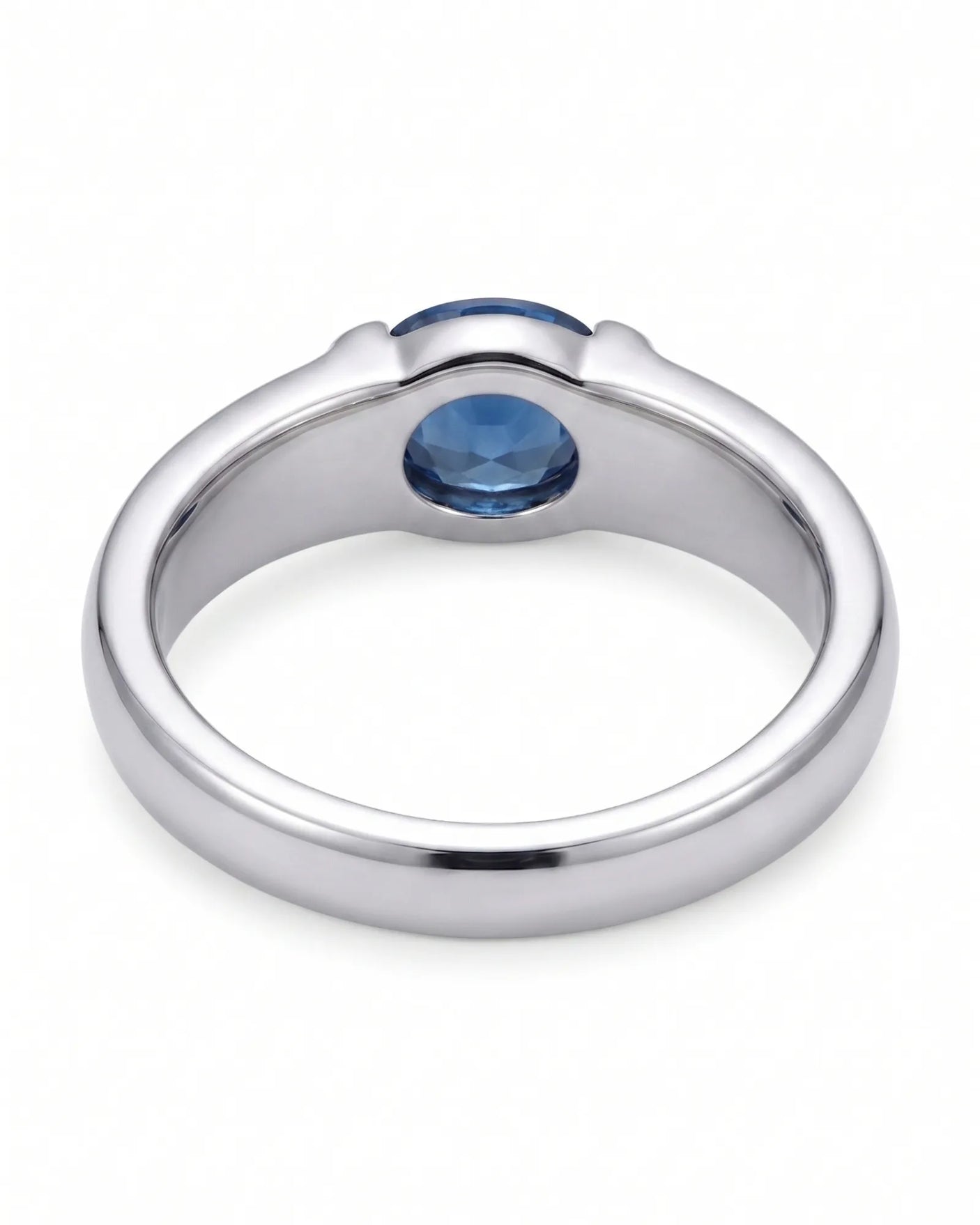 Sapphire ring for everyday wear with sleek bezel setting in white gold | SARATTI