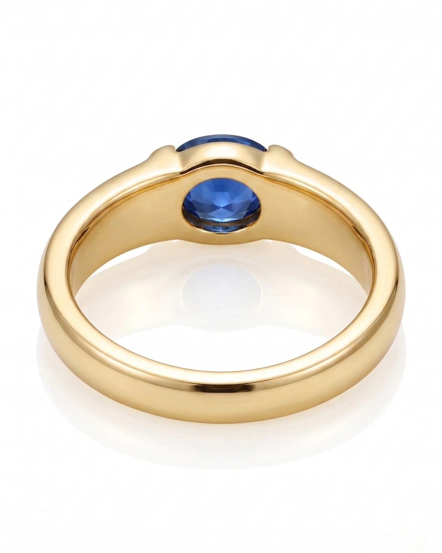 Sapphire ring for everyday wear with sleek bezel setting in yellow gold - SARATTI