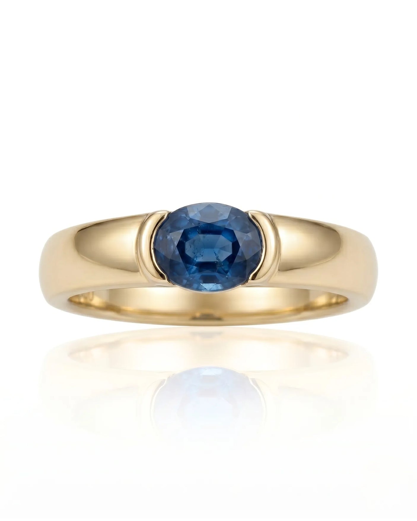 Sapphire ring for everyday wear with sleek bezel setting in yellow gold | SARATTI