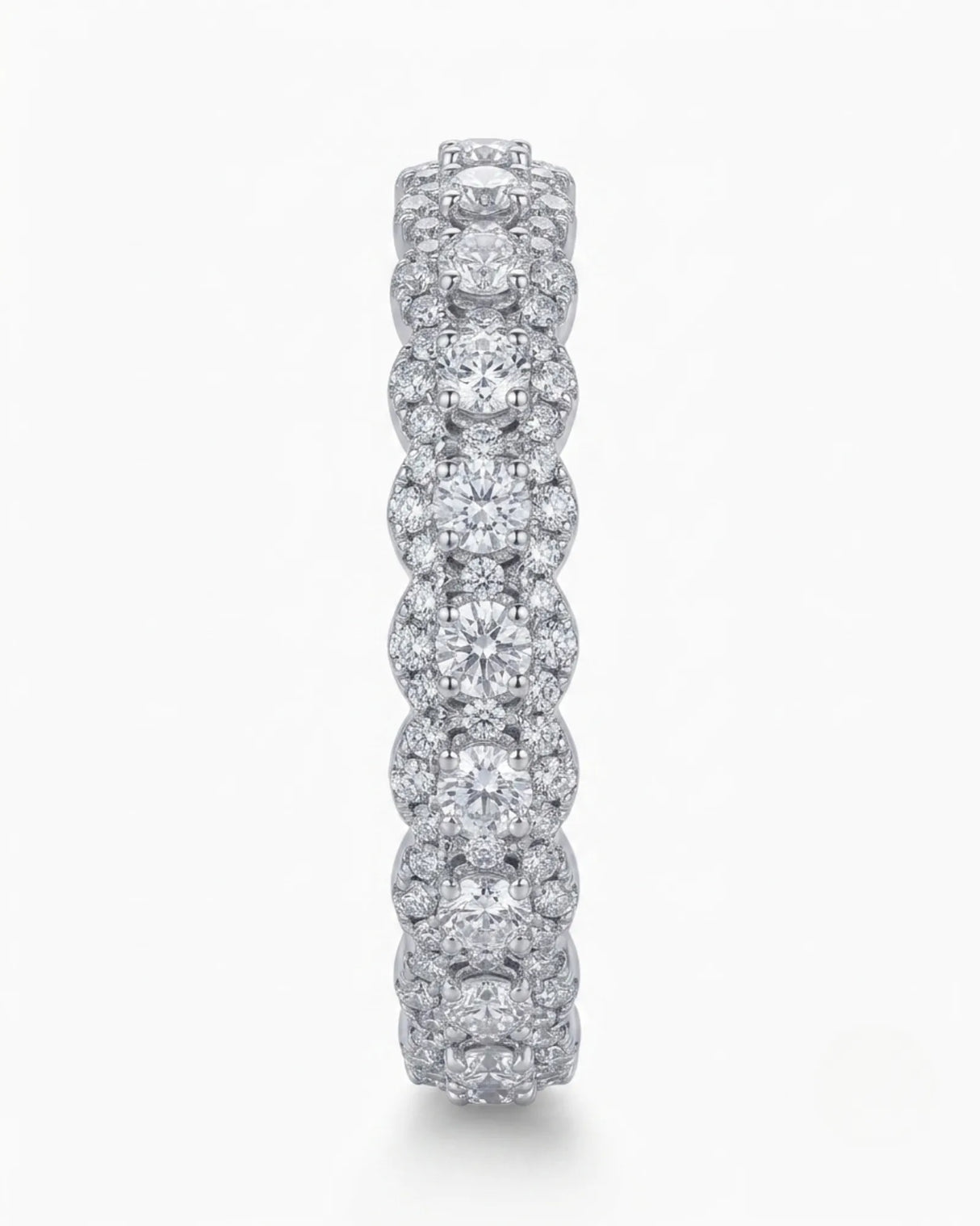 Scalloped platinum wedding band with round diamonds and brilliant accent diamond detailing | SARATTI