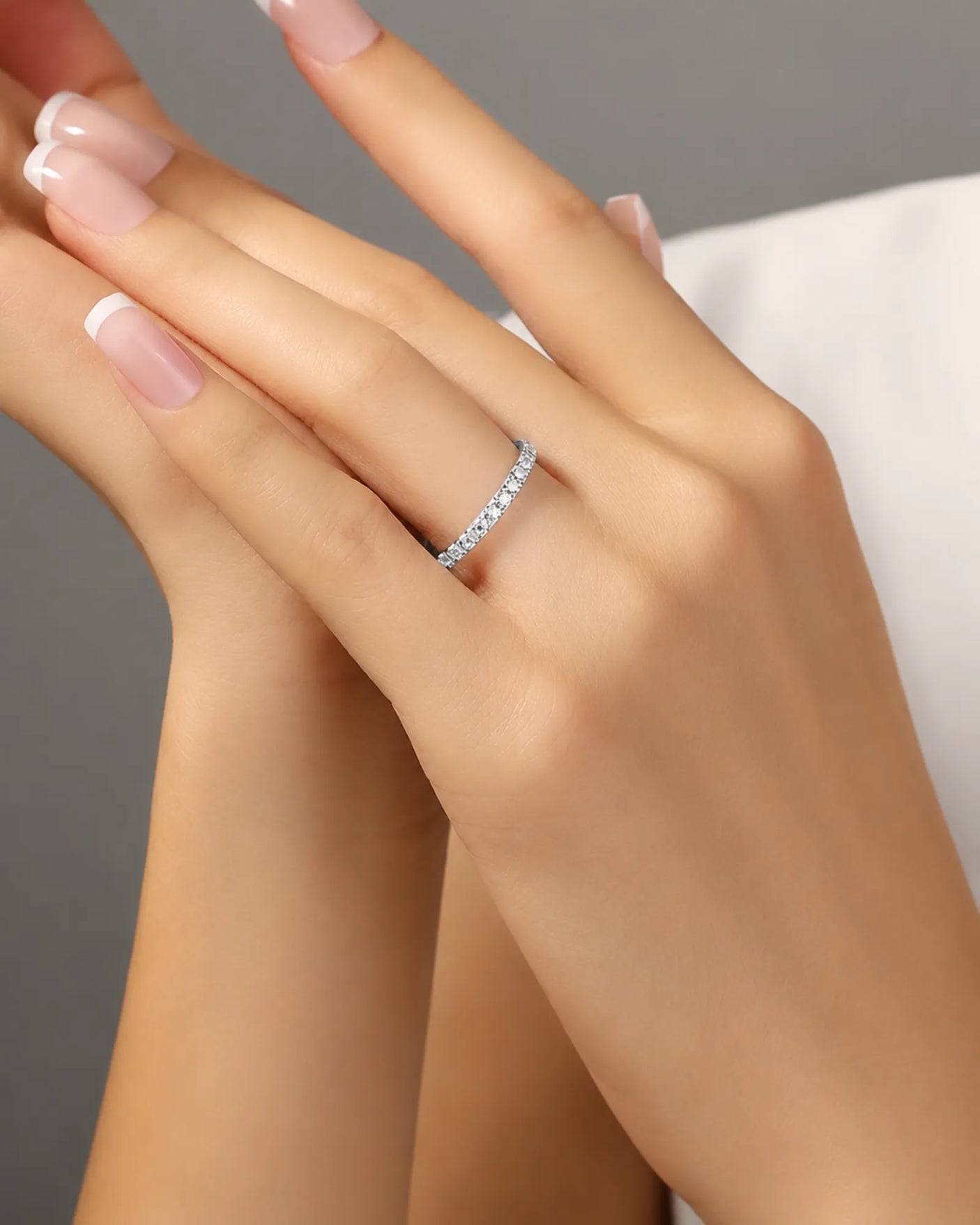 Sculptural infinity wedding ring with intertwined curves and diamond accents in luminous 18K white gold | SARATTI
