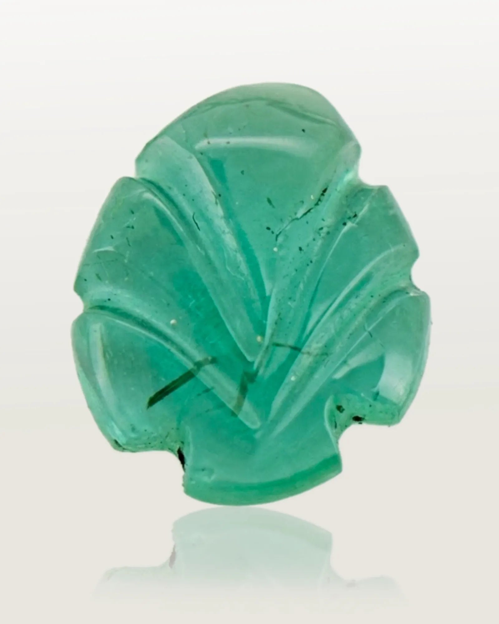 Semi-transparent Emerald leaf showing jardin inclusions and internal fissures | SARATTI