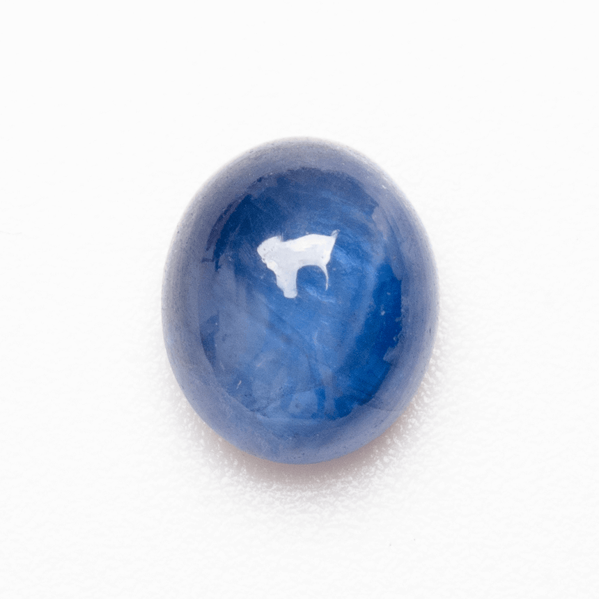 Side Profile of Smooth Sapphire Cabochon | SARATTI

