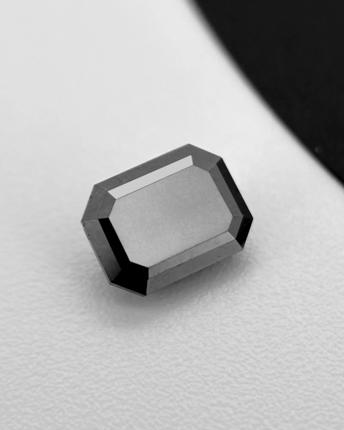 Side angle of 1.21ct emerald-cut Natural Black Diamond | SARATTI