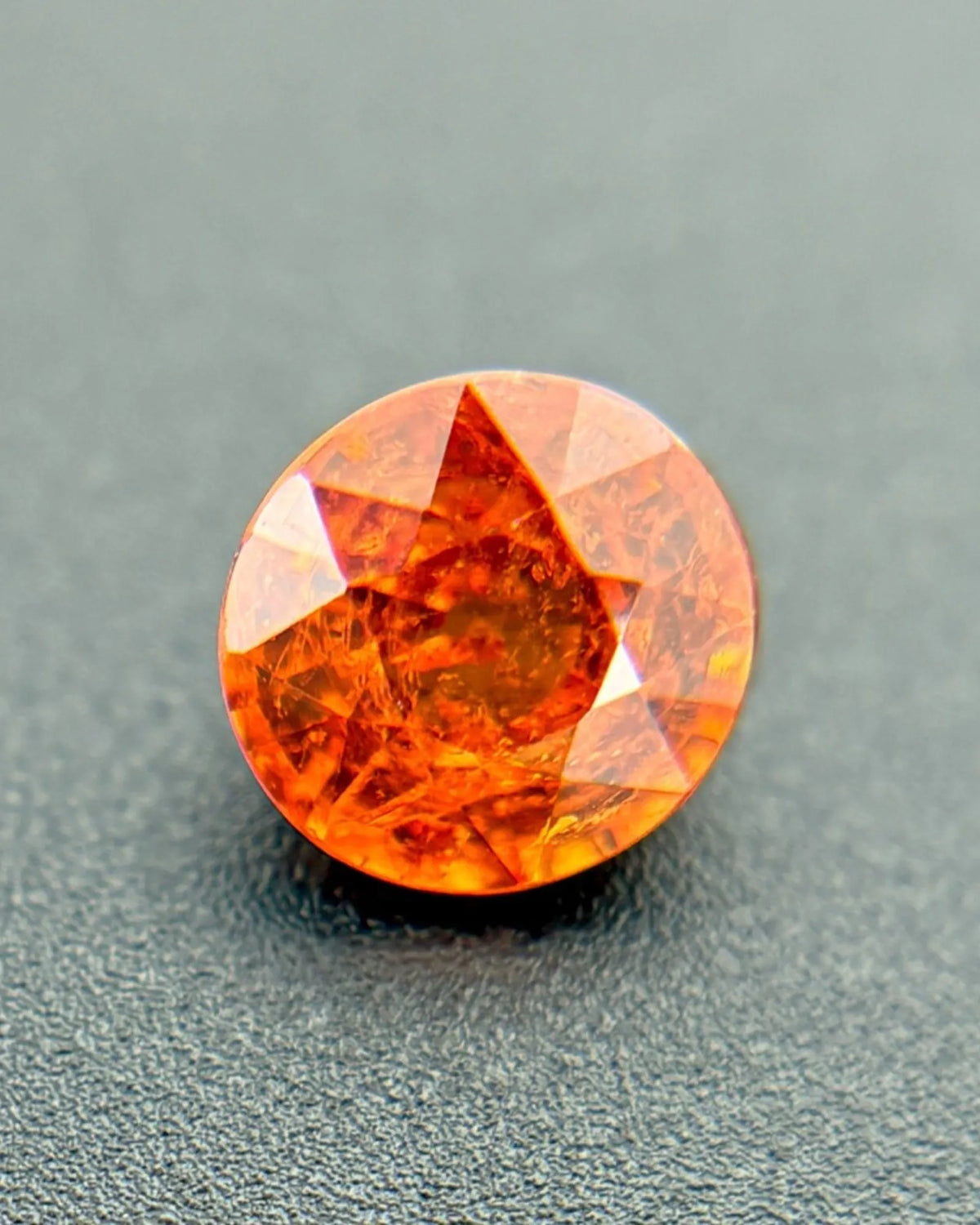 Side angle of 1.33ct Natural Spessartine Garnet | SARATTI
