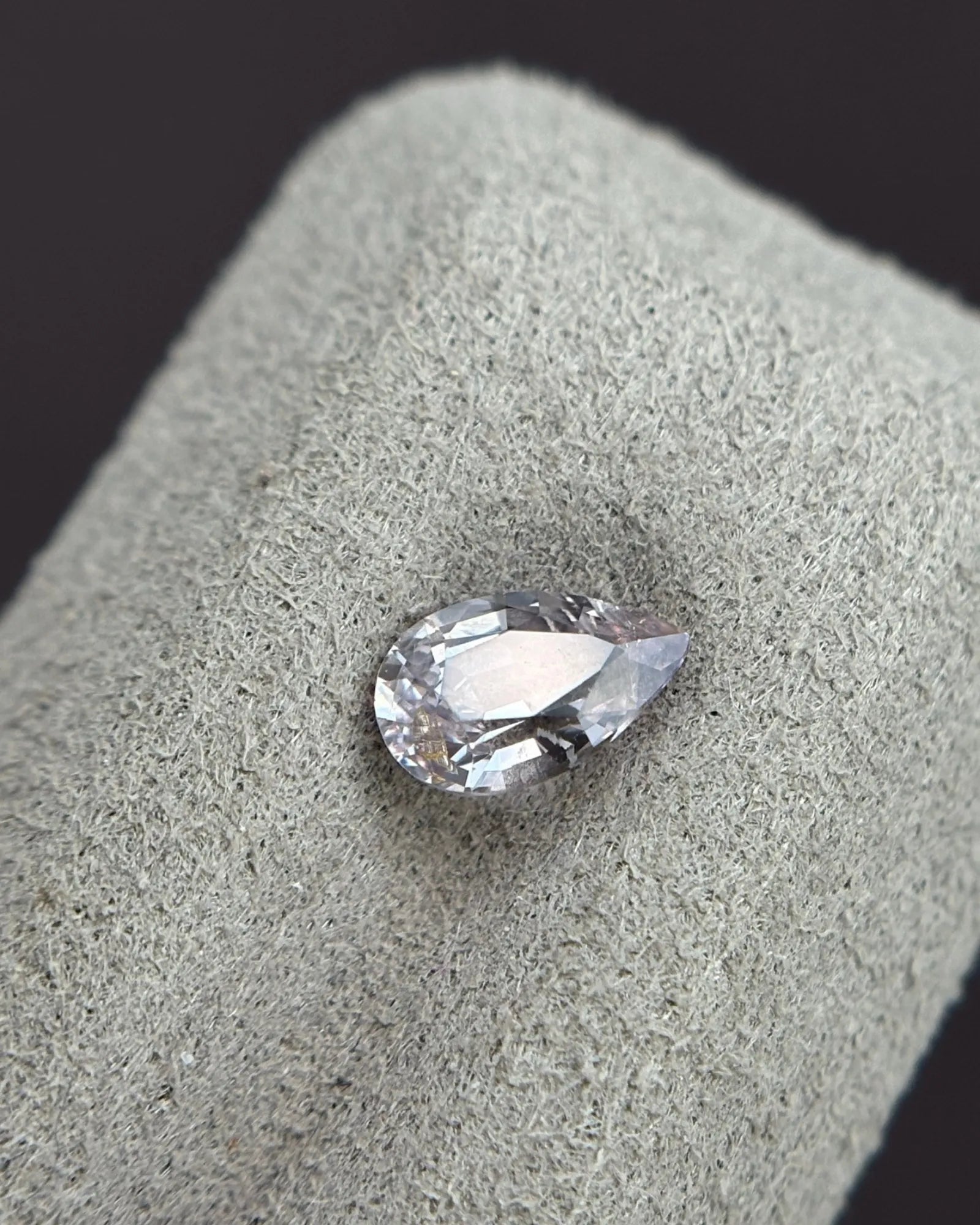 Side profile of 0.70ct Natural Spinel Pear Cut gemstone | SARATTI