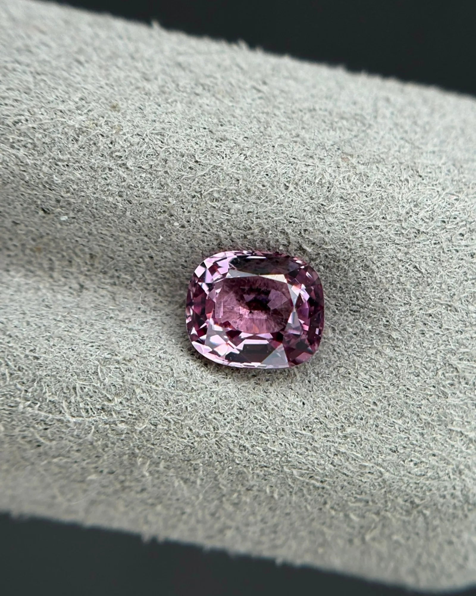 Side profile of 1.02ct Natural Spinel Cushion Cut gemstone | SARATTI