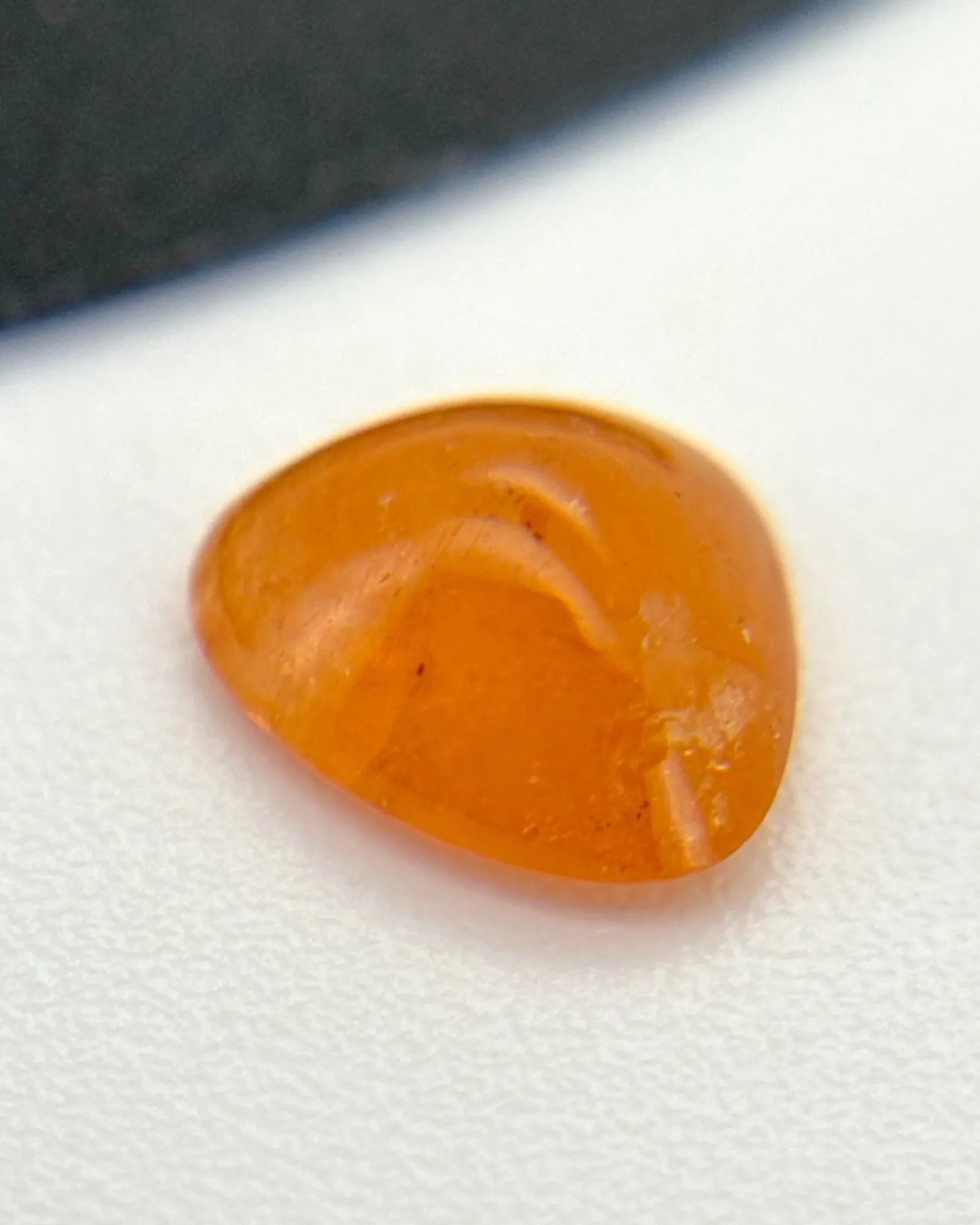 Side profile of 2.0ct Natural Spessartine Garnet | SARATTI