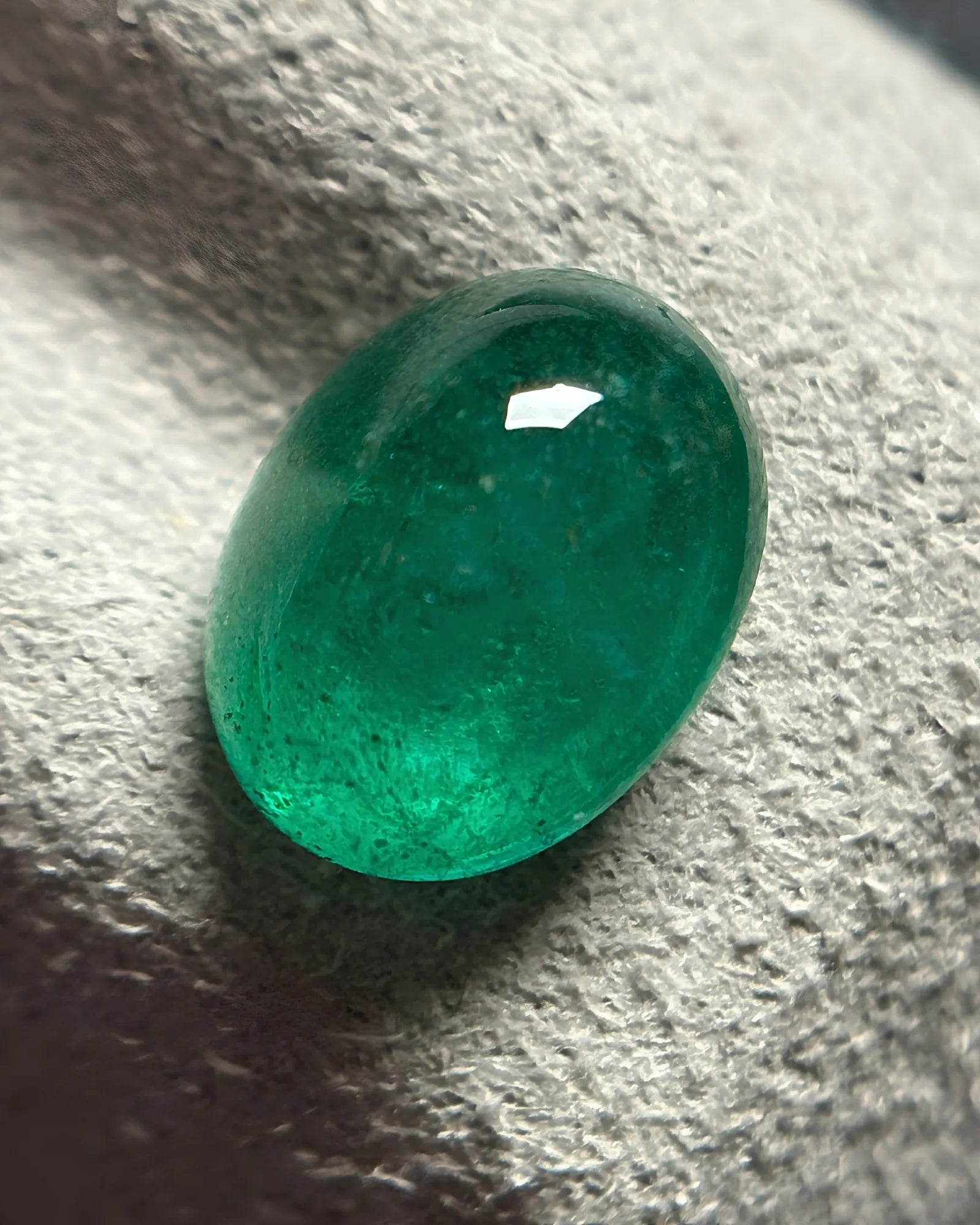 Side profile of Natural Emerald oval cabochon showing domed finish |-SARATTI