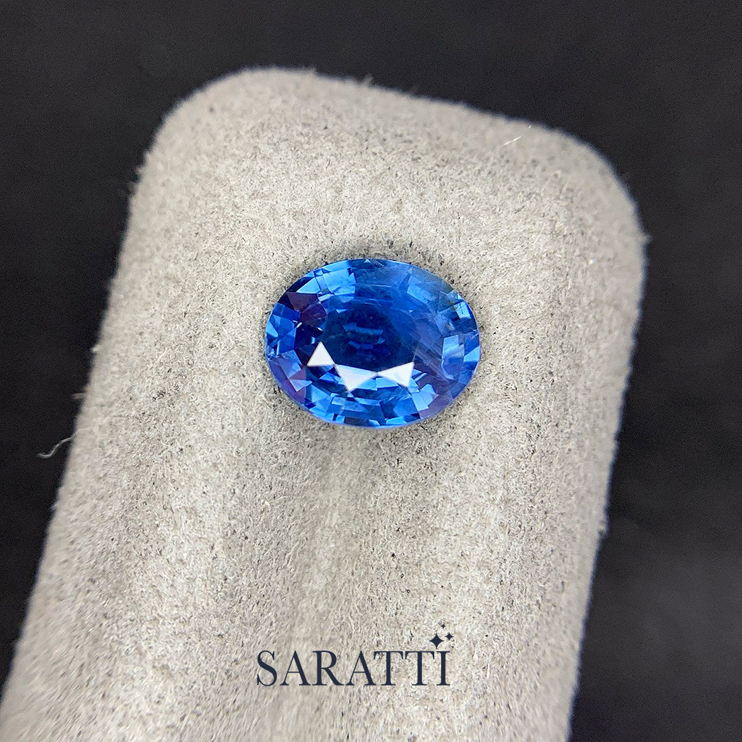 Side profile of oval sapphire 8.07 × 6.39 × 4.06 mm loose stone | SARATTI  