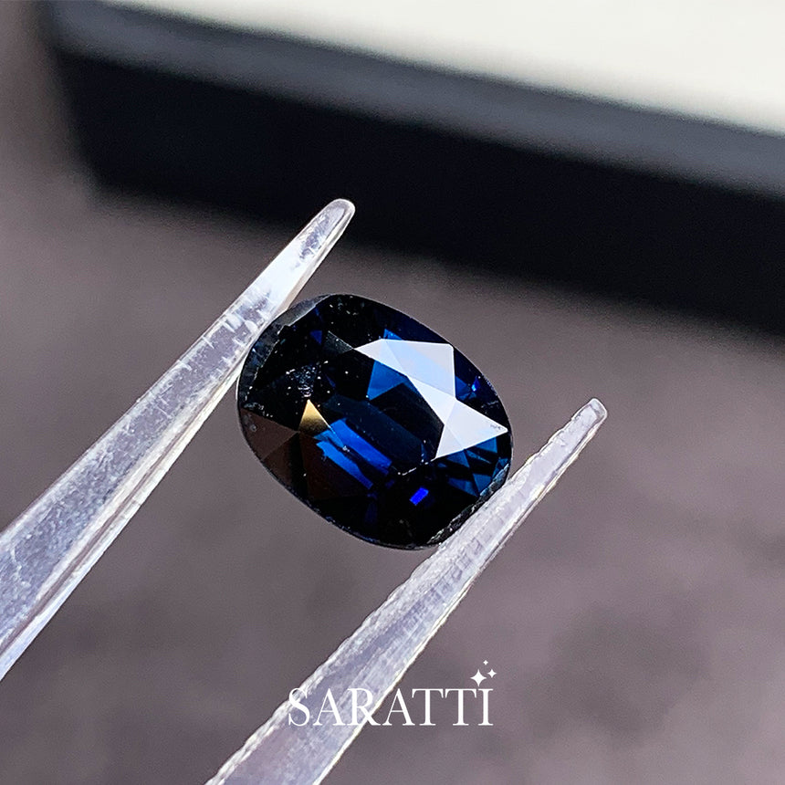 Side profile of oval sapphire 9.45 × 7.16 × 5.27 mm loose stone | SARATTI  