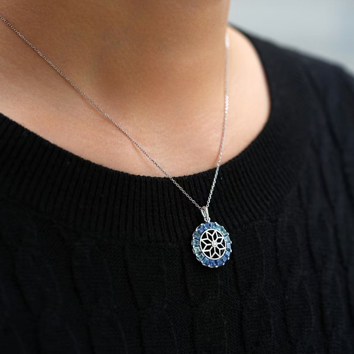 Snowflake Design Sapphire Necklace in White Gold | Saratti