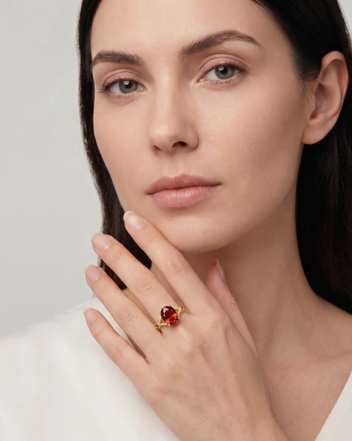 Solara diamond frame garnet ring with oval gemstone in 18K yellow gold | SARATTI