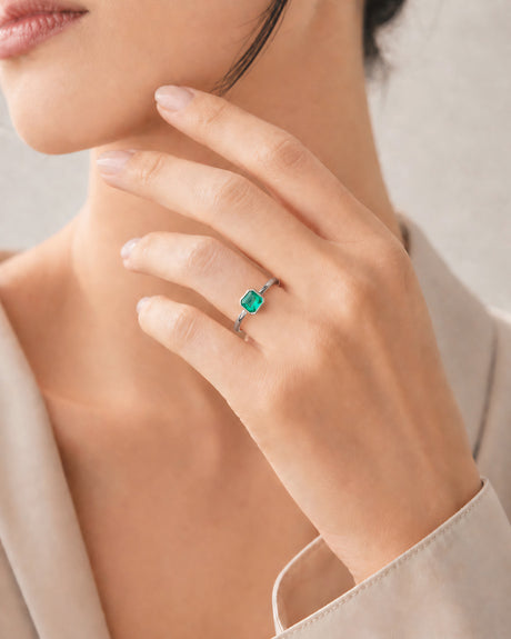 Square natural emerald solitaire ring in 18K White Gold | SARATTI